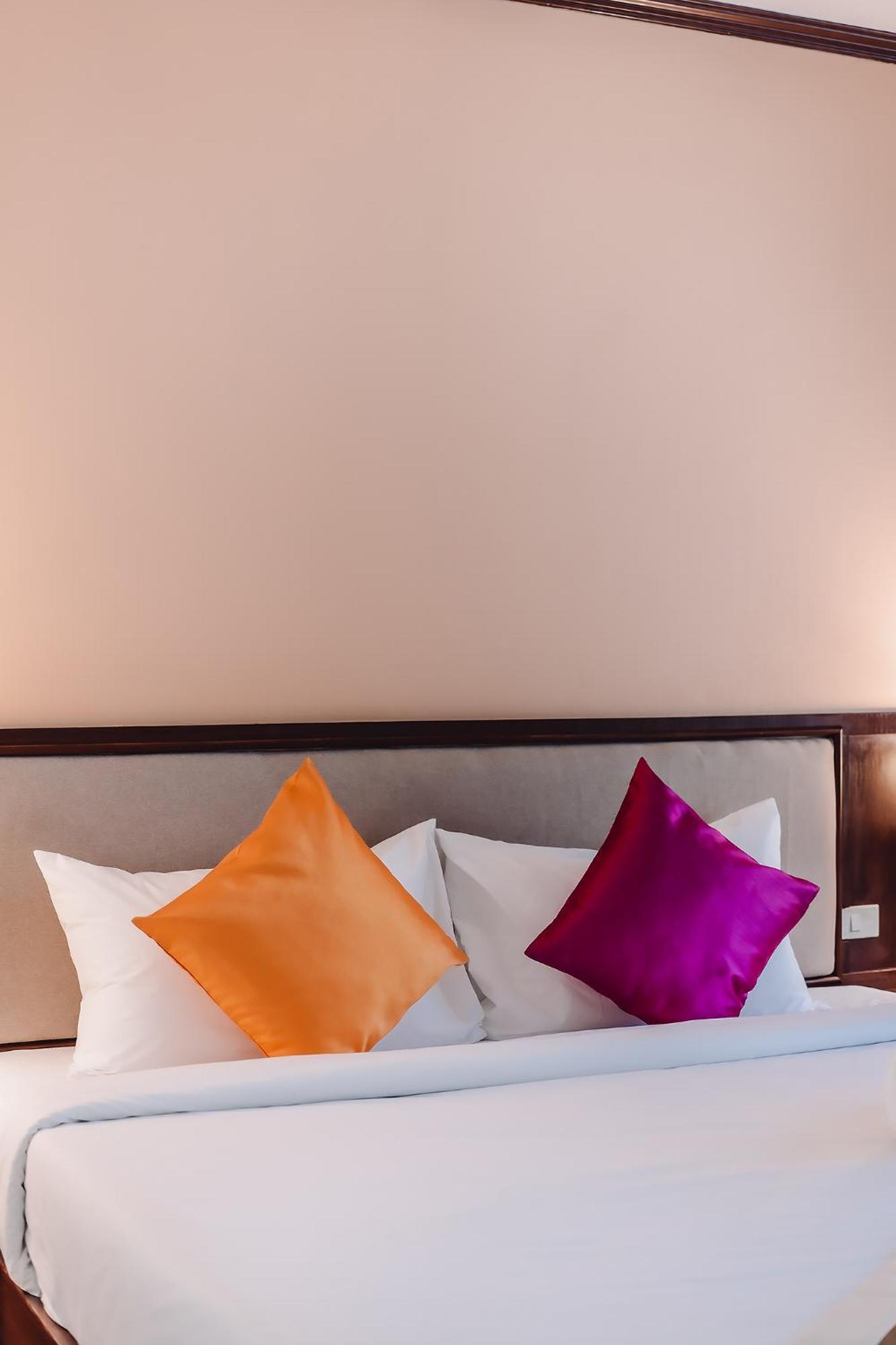 Bauman-Ville Hotel Patong Екстер'єр фото