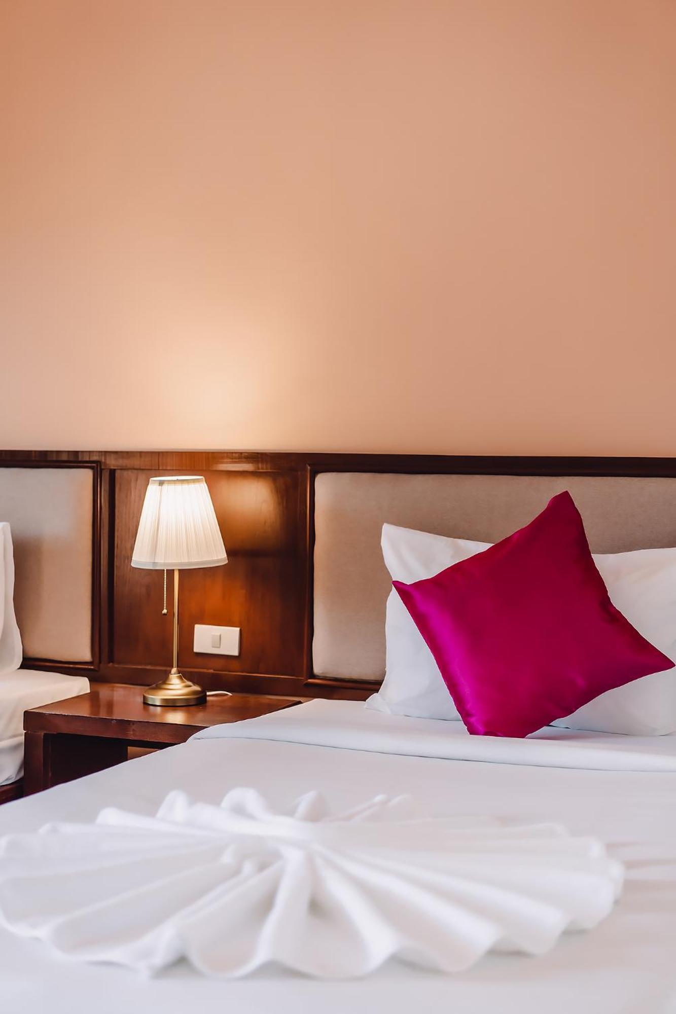 Bauman-Ville Hotel Patong Екстер'єр фото