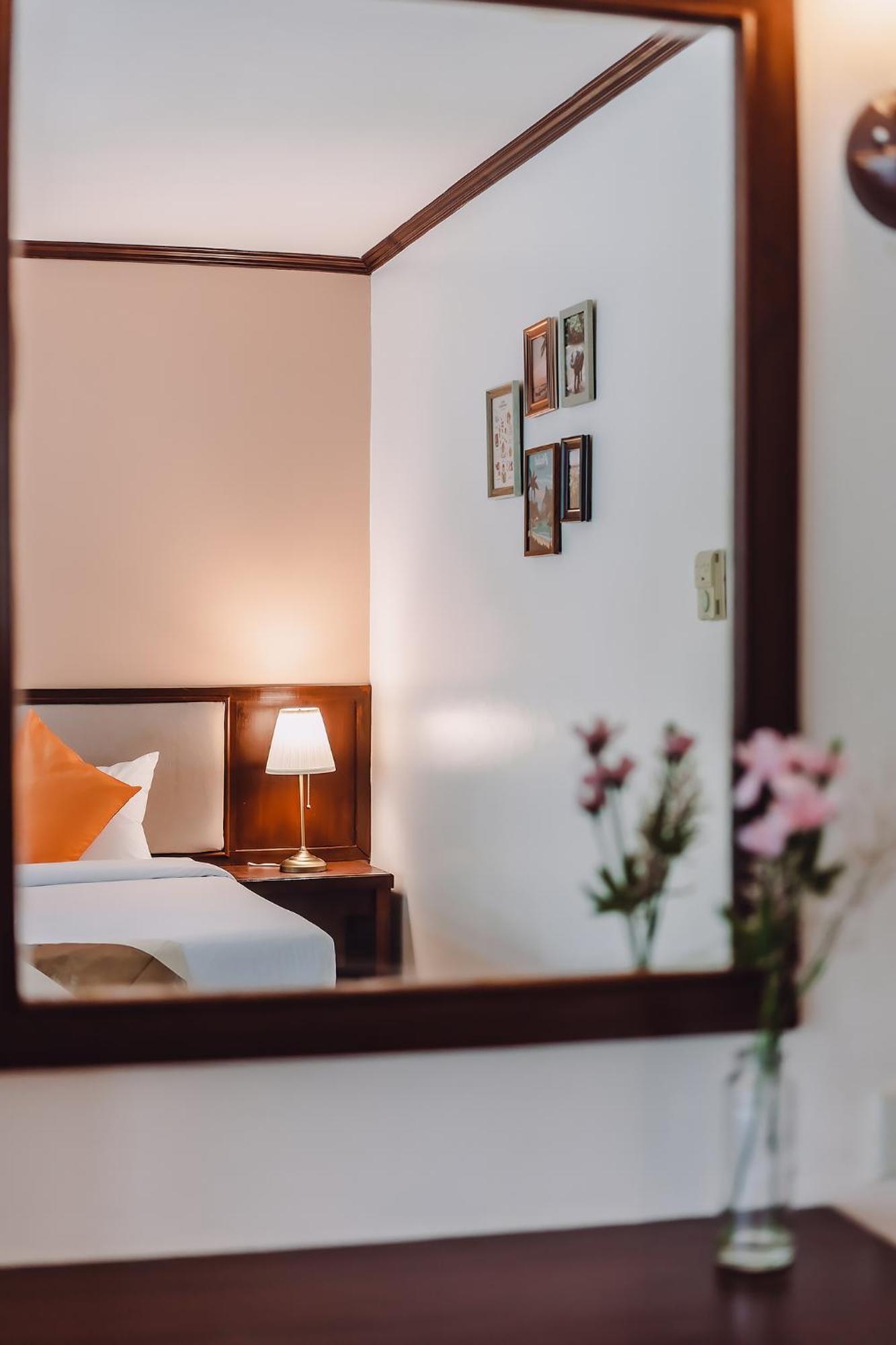 Bauman-Ville Hotel Patong Екстер'єр фото