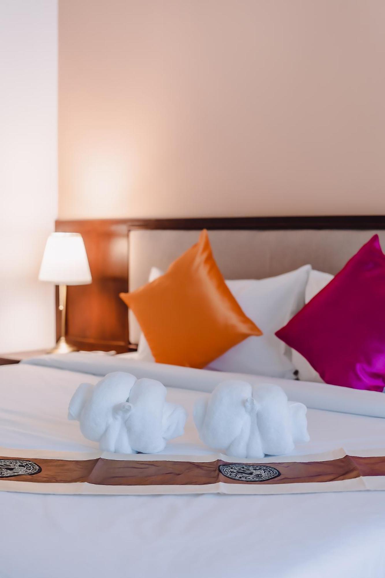 Bauman-Ville Hotel Patong Екстер'єр фото