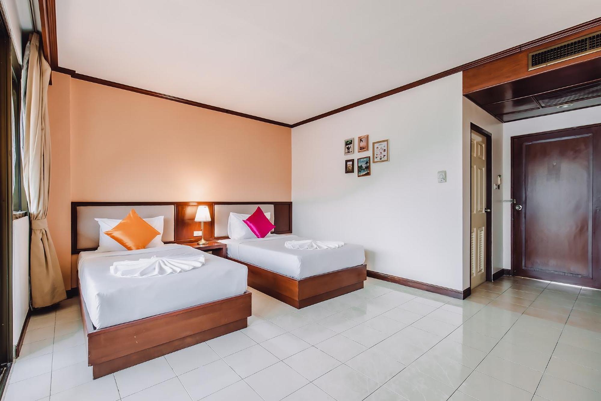 Bauman-Ville Hotel Patong Екстер'єр фото