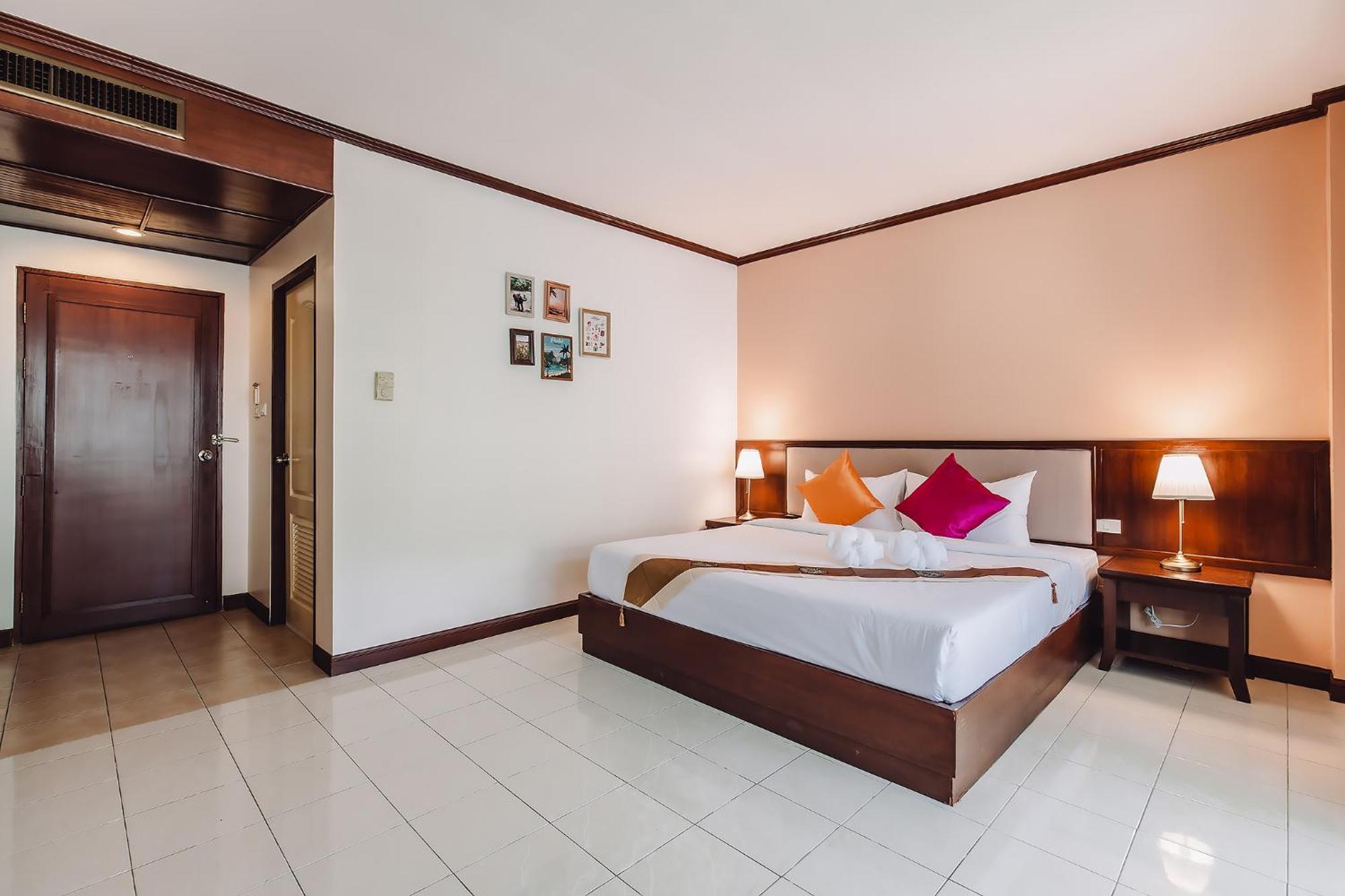 Bauman-Ville Hotel Patong Екстер'єр фото