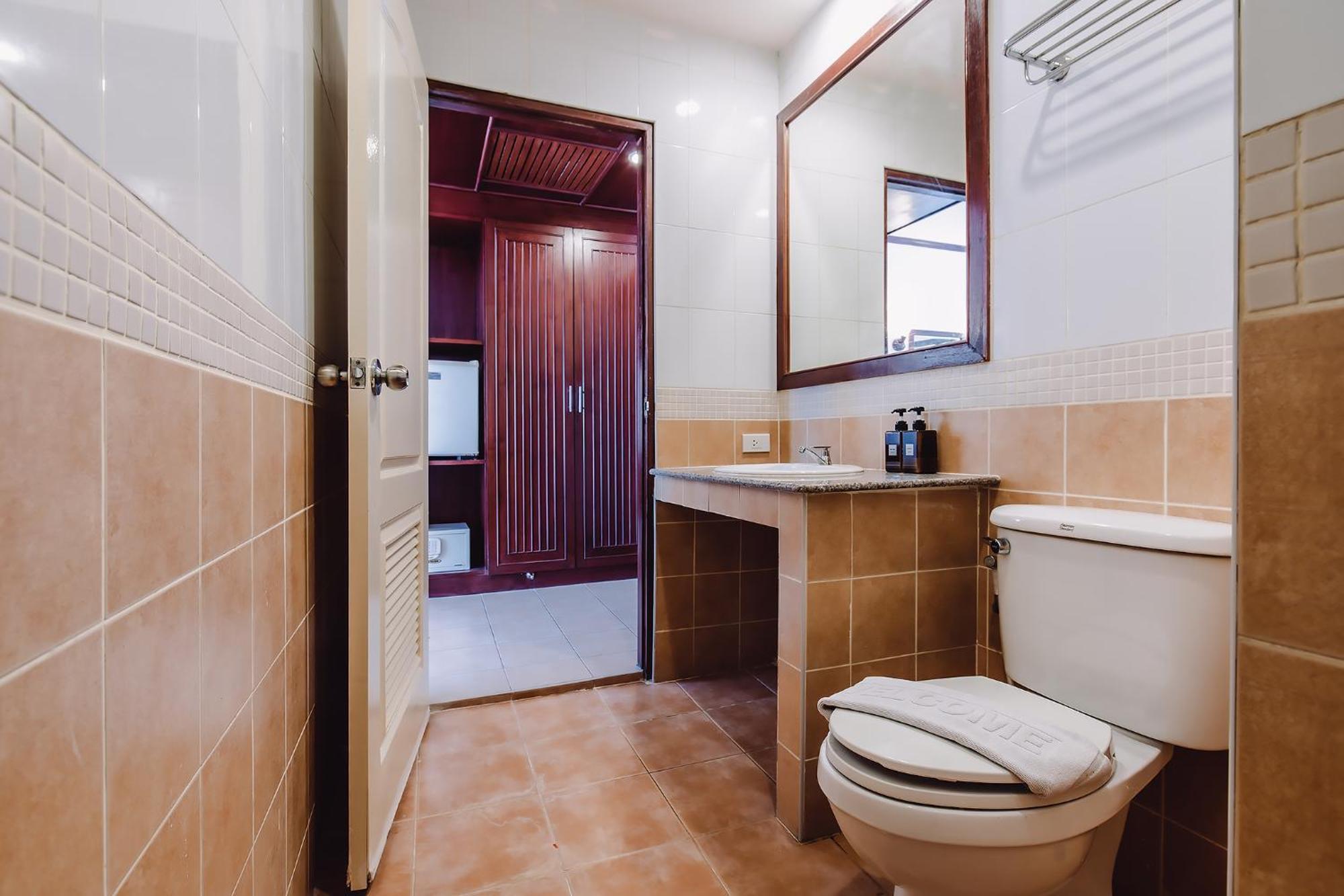 Bauman-Ville Hotel Patong Екстер'єр фото