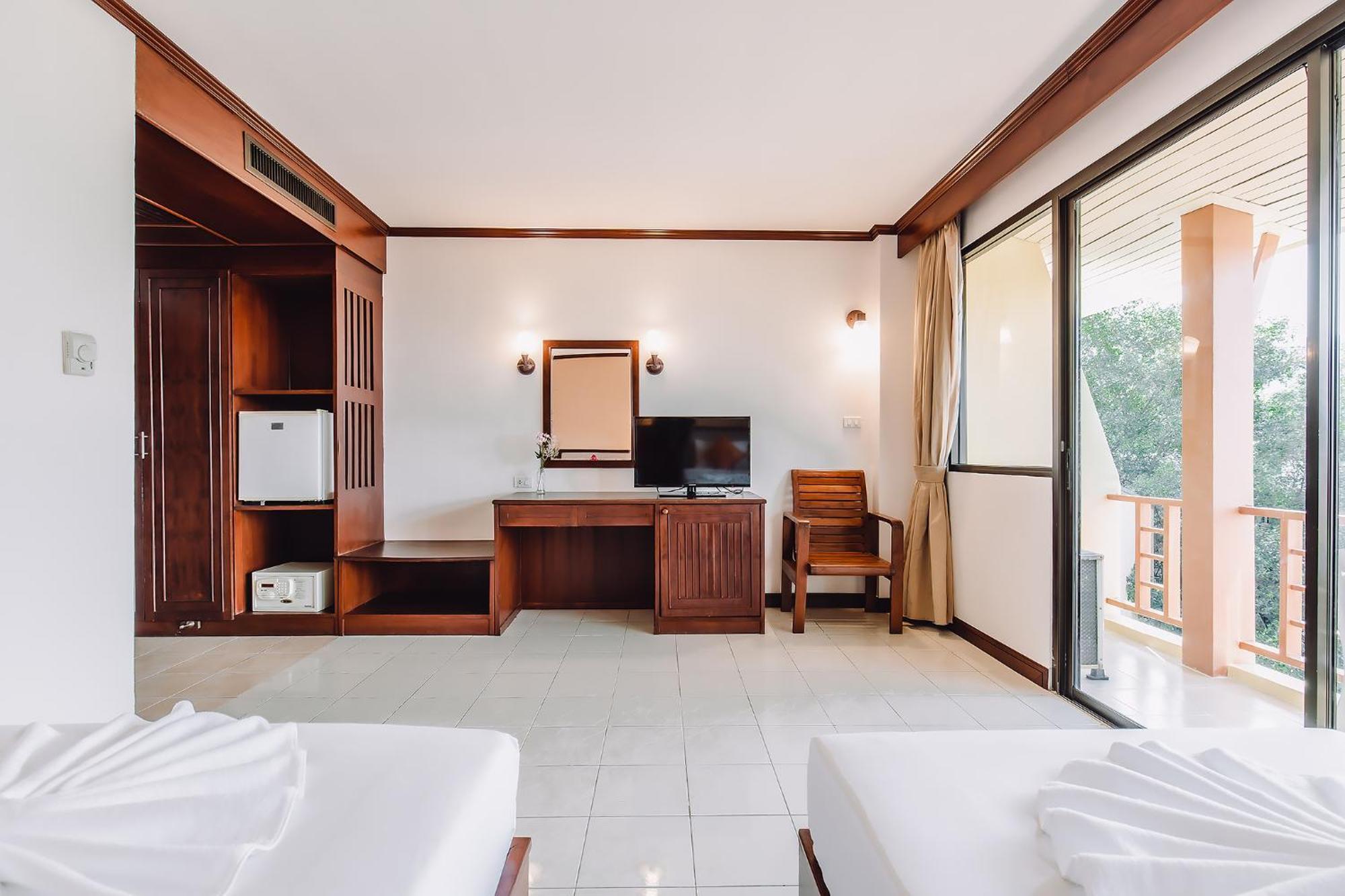 Bauman-Ville Hotel Patong Екстер'єр фото