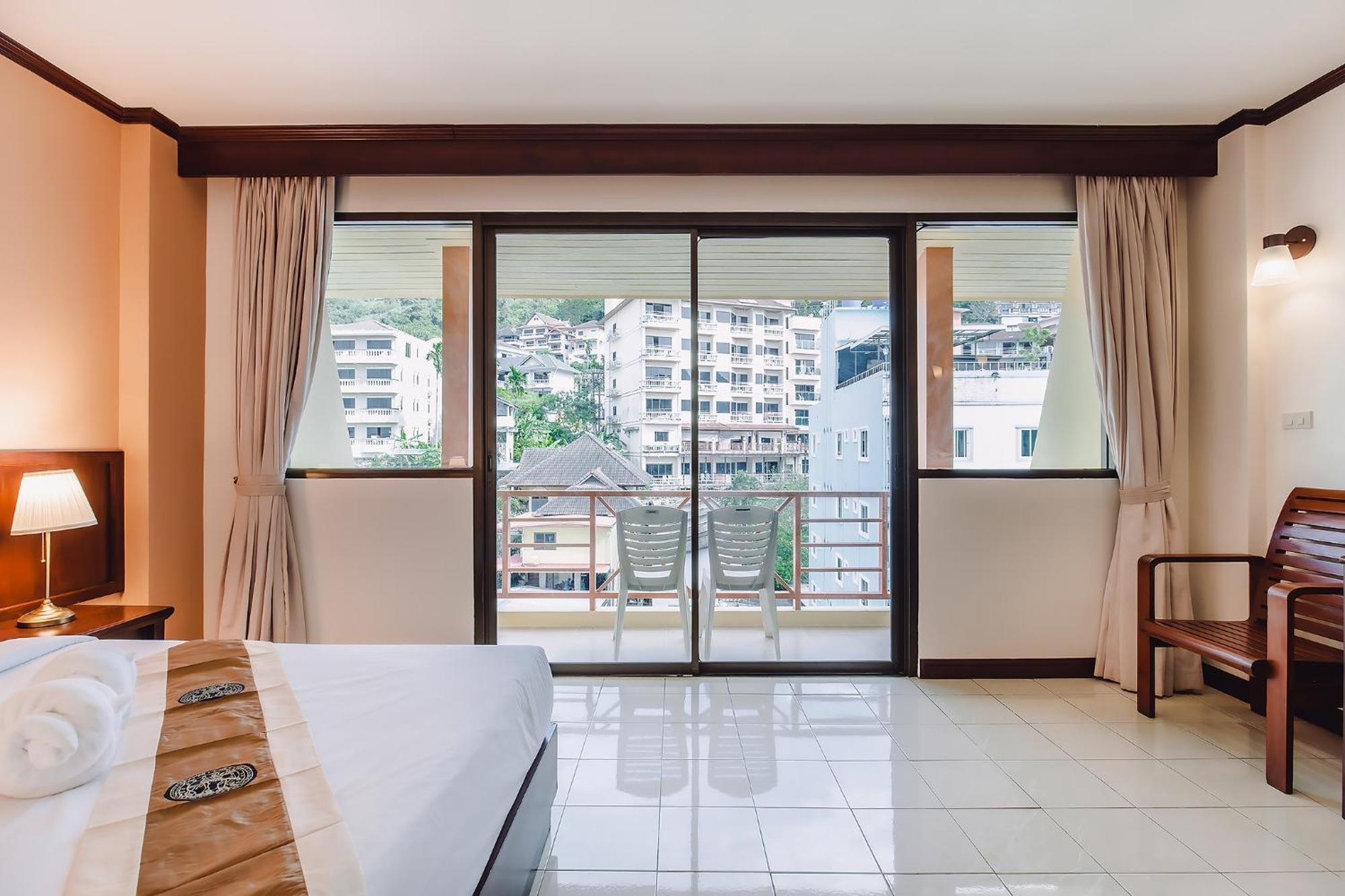 Bauman-Ville Hotel Patong Екстер'єр фото