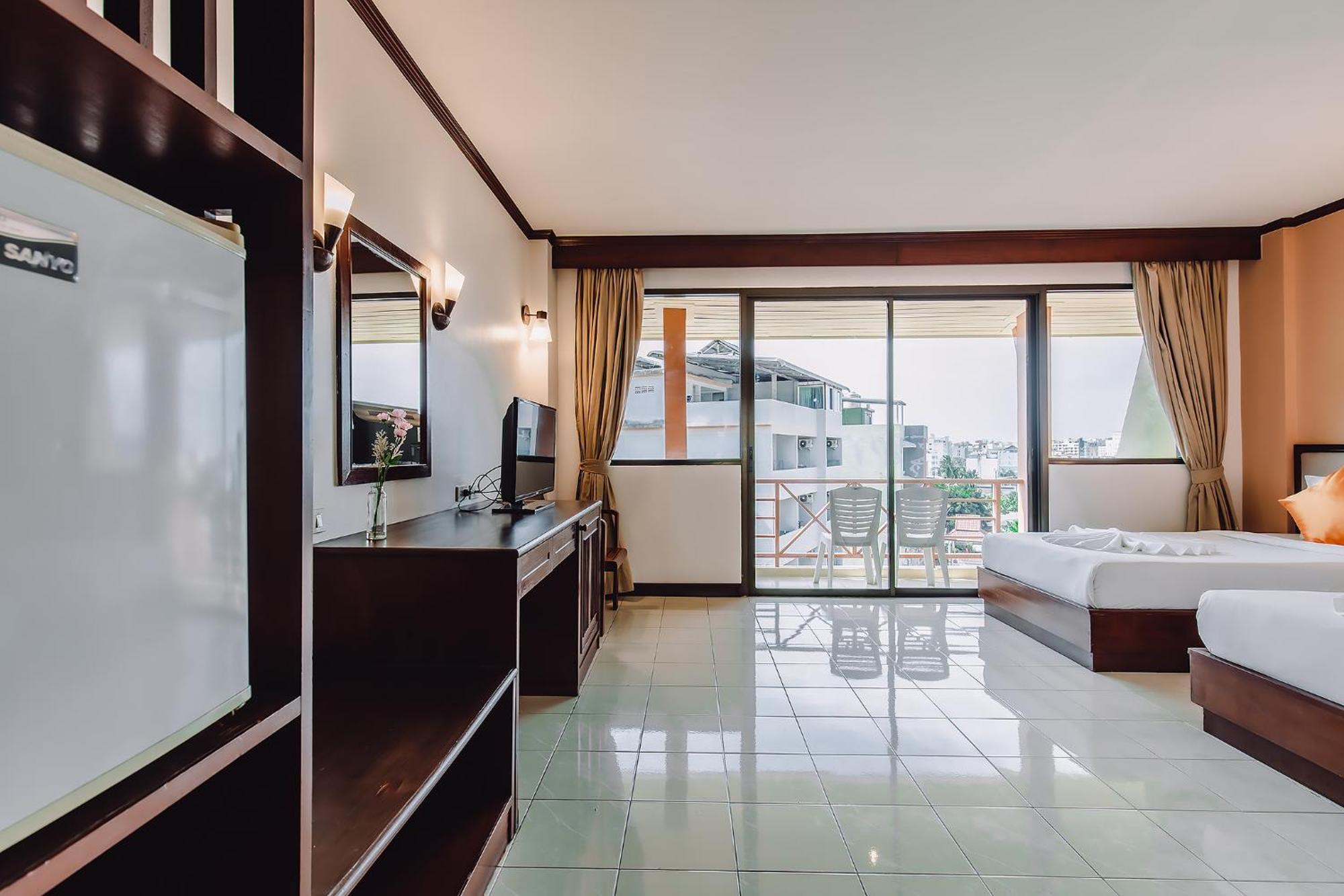 Bauman-Ville Hotel Patong Екстер'єр фото