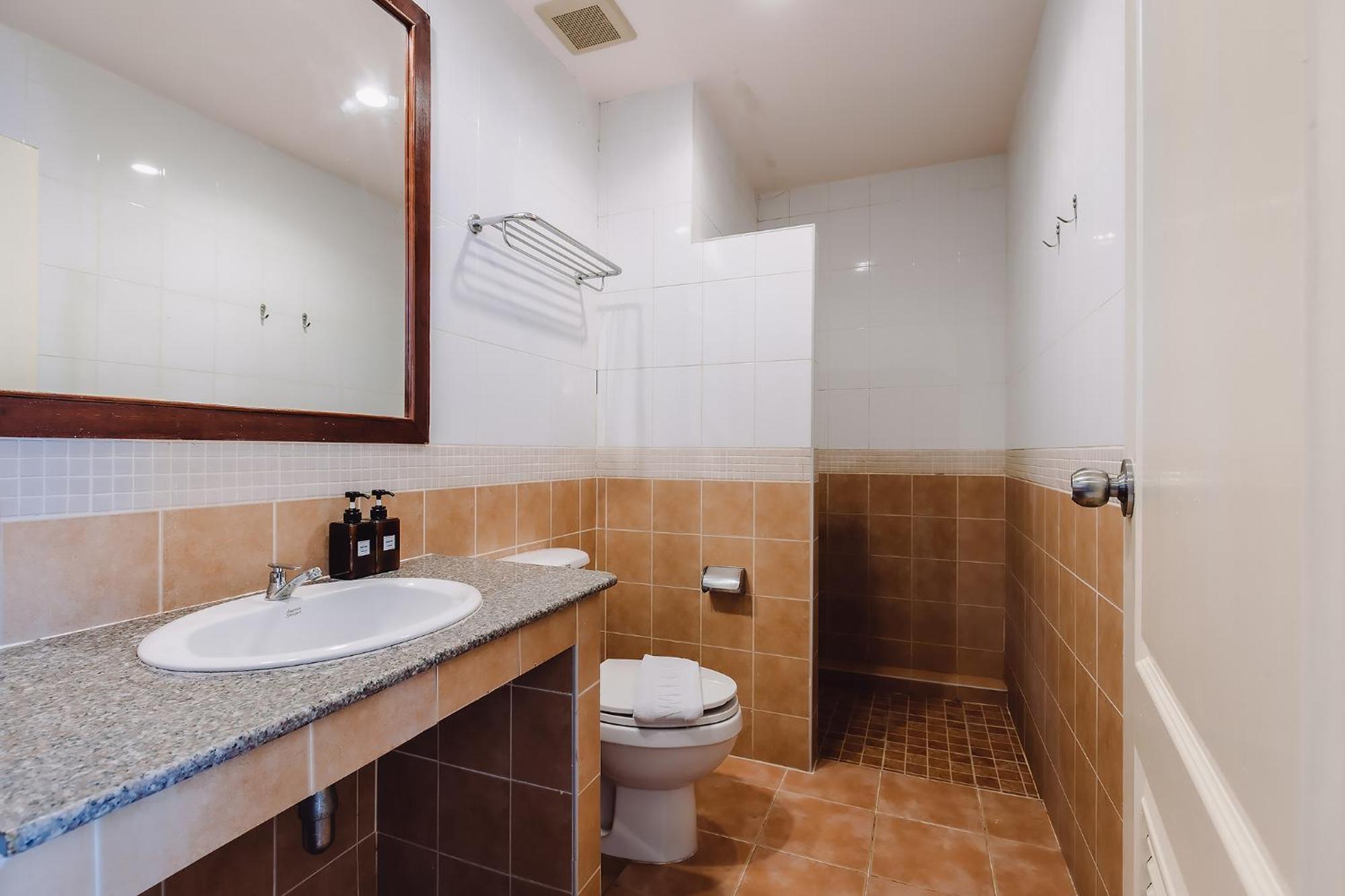 Bauman-Ville Hotel Patong Екстер'єр фото