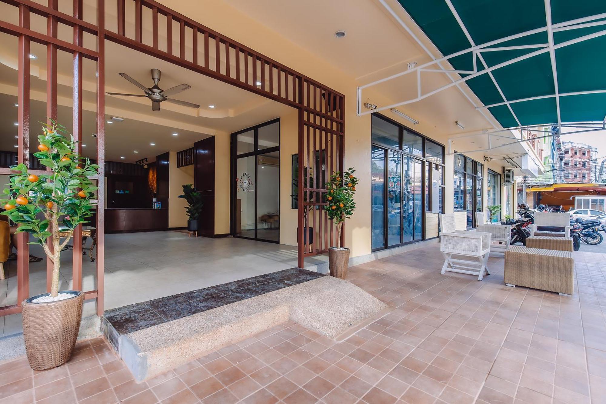 Bauman-Ville Hotel Patong Екстер'єр фото